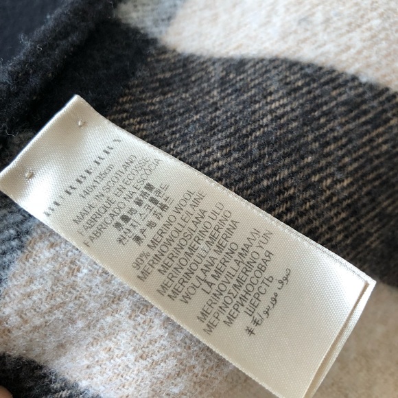 Burberry Merino Wool Exploded Check Fringe Cape - Picture 8 of 8